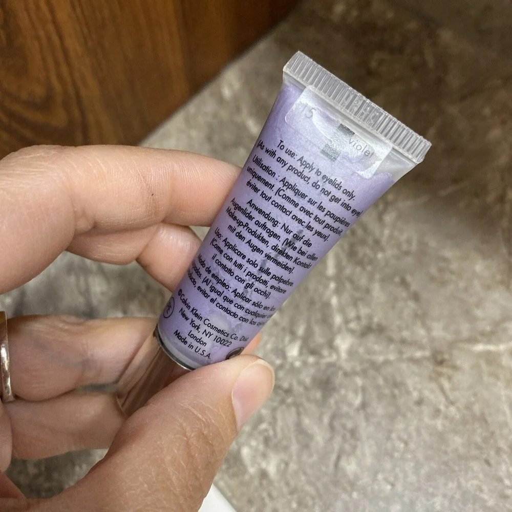 Calvin Klein Eye Color Wash 15 Violet 0.33‎ fl.oz New Rare Shimmer Eyeshadow